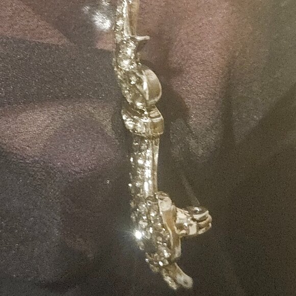 FLEUR-DE-LIS SILVERTONE BROOCH, VINTAGE - Picture 3 of 4